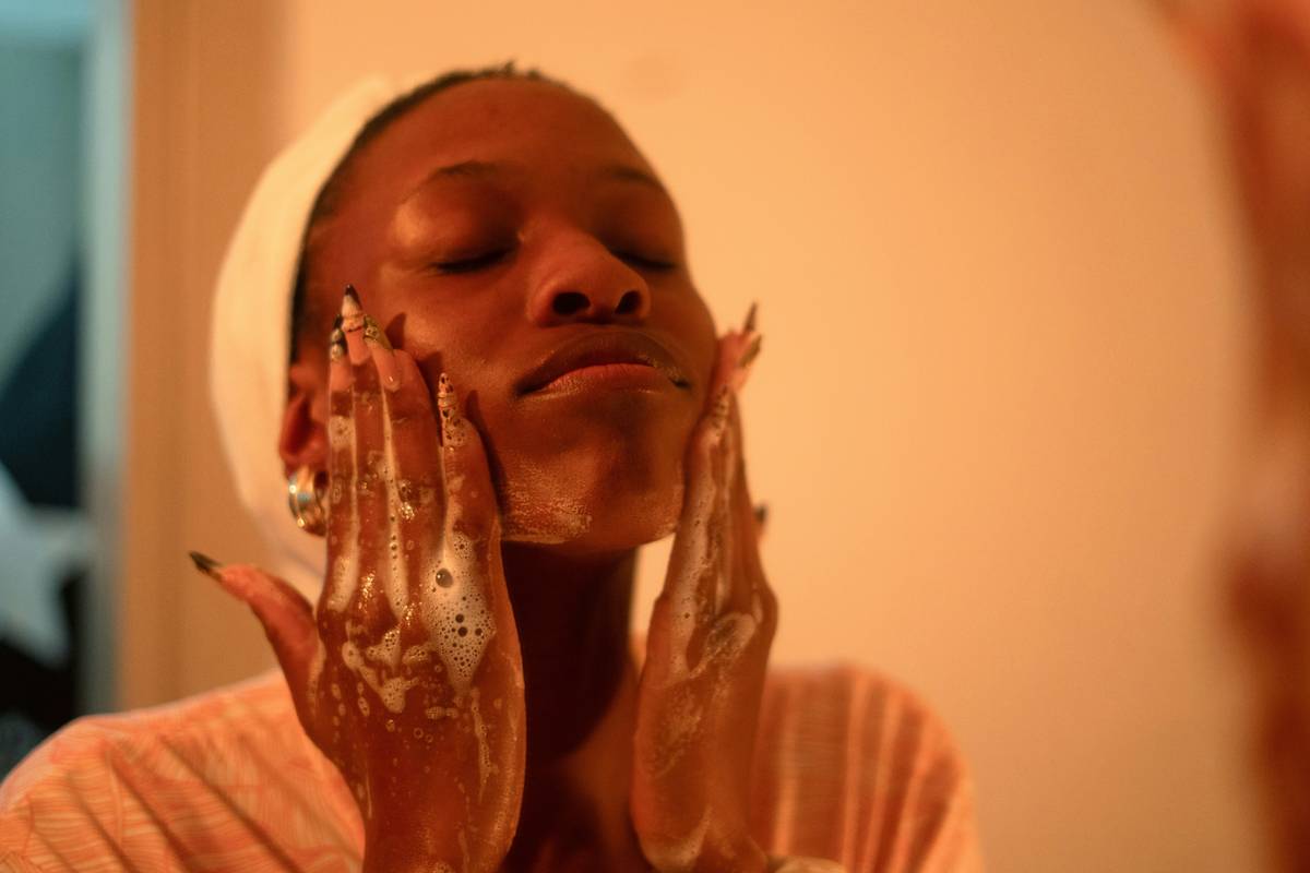 The Right Exfoliant for Mature Skin: Gentle Yet Effective Renewal